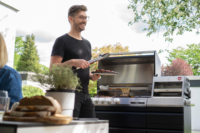 Outdoor Oberhitzegrill O.F.B. von Otto Wilde Grillers miele-otto-wilders-grill-lifestyle