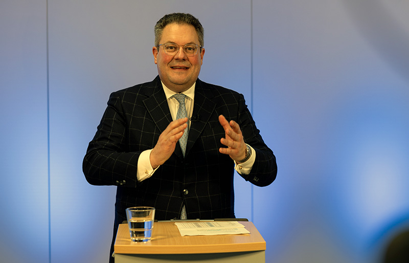 Wertgarantie-Vorstand Patrick Döhring Wertgarantie Spezialversicherer Wertgarantie weiter auf Kurs