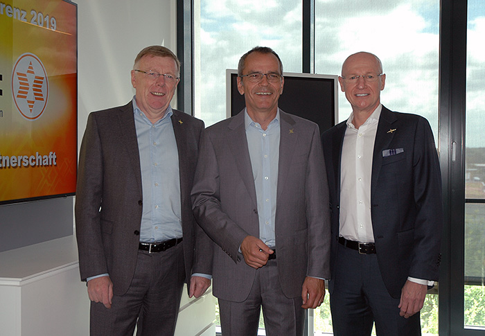expert-vorstand Expert Vorstand (v.l.n.r.) mit Gerd Christian Hesse, Dr. Stefan Müller und Frank Harder