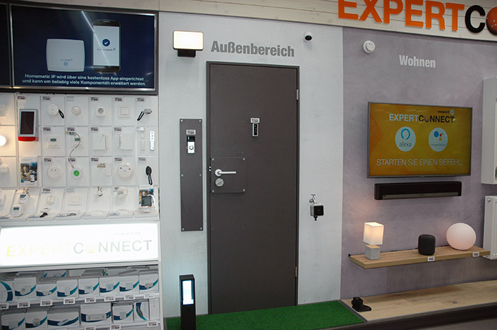 expert-langenhagen-smart-home-praesentation Auf zehn Metern Ausstellungsfläche findet der Konsument die gesamte Bandbreite an Smart-Home-Produkten