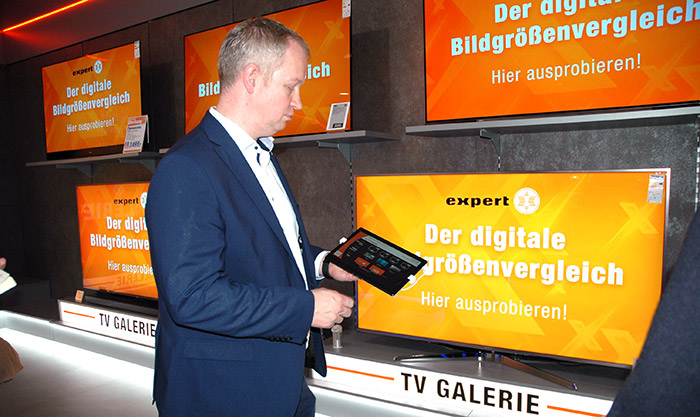 expert-langenhagen-tv-galerie-marco-pralle Marktleiter Marco Pralle vor der TV-Wand