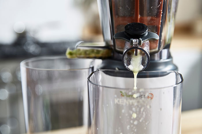 Kenwood-PureJuiceOne-Ausflauf-in-aktion