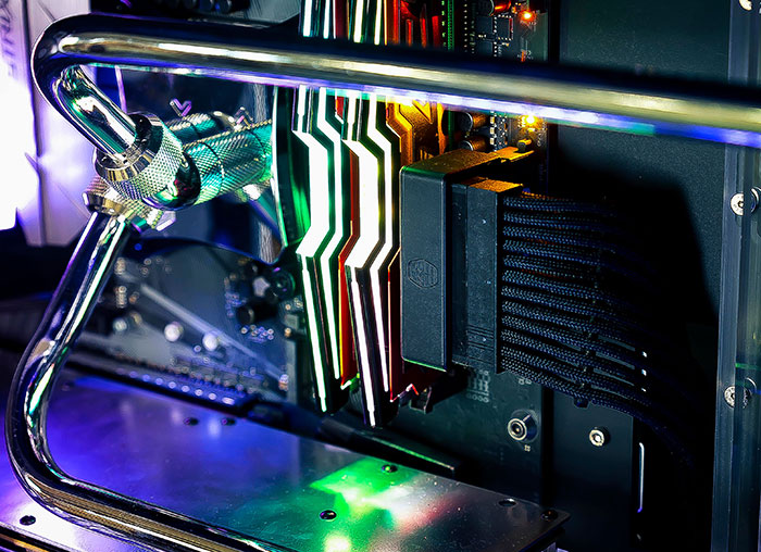 Cooler-Master-ATX-Adapater-im-Gehaeuse Cooler-Master-ATX-Adapater-im-Gehaeuse