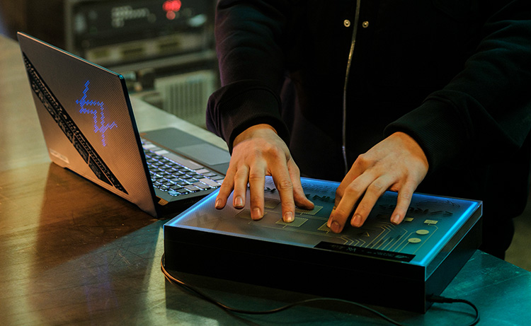 ROG Zephyrus G14 AW SE Sound Mixer ROG_ZephyrusG14_SE_AW_ScenarioPicture_dj-action