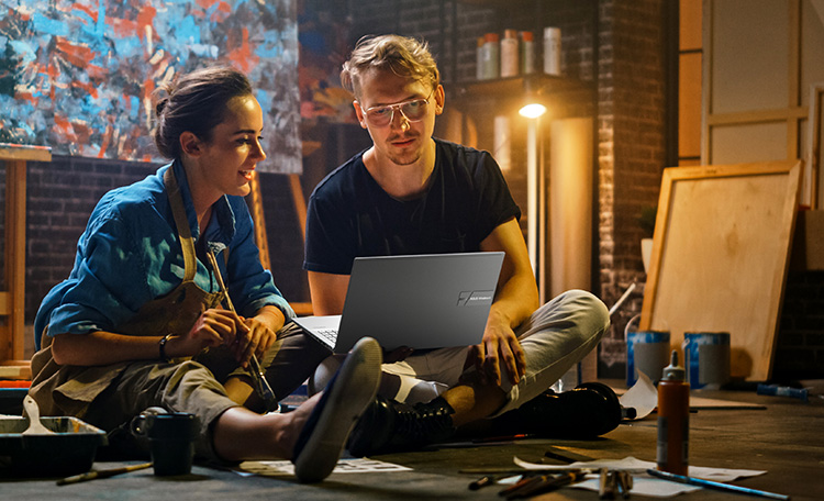 asus-vivobook-pro-unterwegs