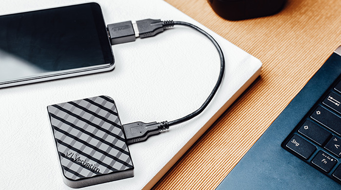 Die Verbatim Store’n’Go Mini SSD lässt sich an jedem Gerät verwenden verbatim-store-n-go-mini-ssd-handy