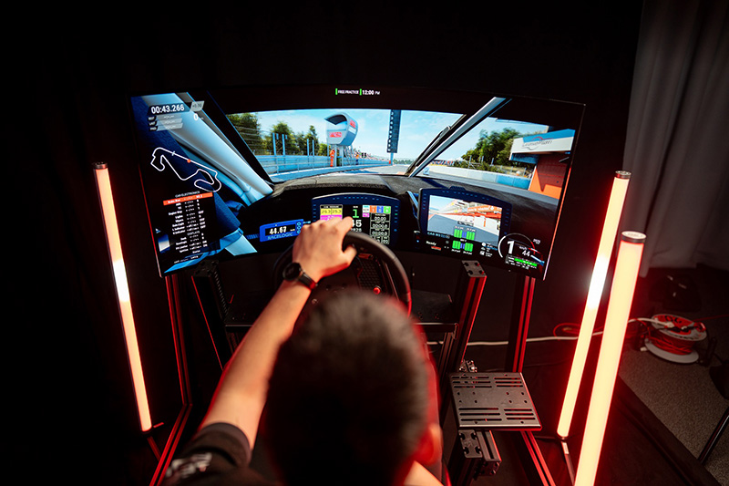 AGON PRO AG456UCZD AGON PRO AG456UCZD mit 240 Hz und 800R-Krümmung