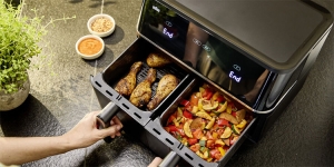 Zwei Gark&ouml;rbe, klar getrennte Aufgaben: Links Hei&szlig;luftfrittieren, rechts Frittieren, Backen oder Grillen