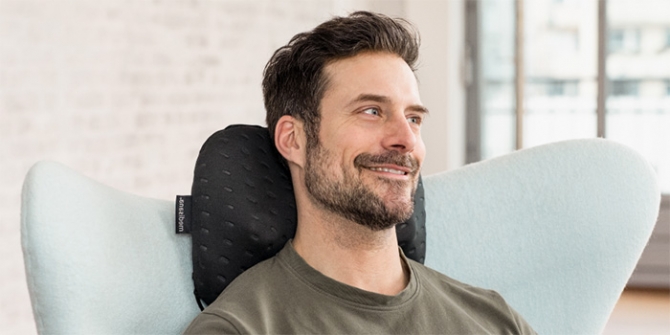 Das medisana CL 300 Kontur Shiatsu-Massagekissen passt sich individuell an verschiedene Körperbereiche an