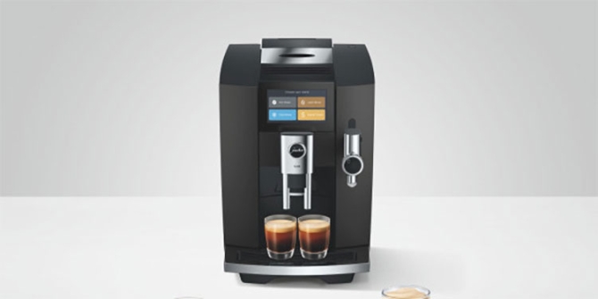 Auf nur 27 cm Breite bereitet die S10 45 Kaffeespezialit&auml;ten aus den vier Genusswelten Hot Brew, Cold Brew, Light Brew und Sweet Foam zu