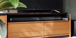 Die neue Soundbar mit kabellosem Subwoofer ist die ideale Ergänzung für jeden Fernseher ab 40-Zoll und schont dabei den Geldbeutel