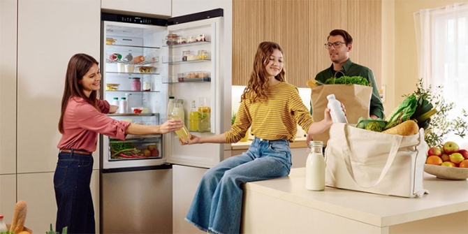 Kühl Gefrierkombination mit 413 Liter Fassungsvermögen