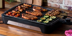 Der elektrische Smokeless BBQ Grill erzeugt  80% weniger Rauch